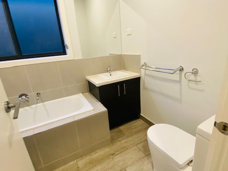 23 Chromite Circuit, Weir Views