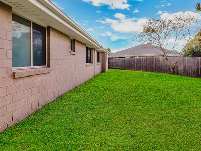 42 Hollyoak Crescent, Pimpama