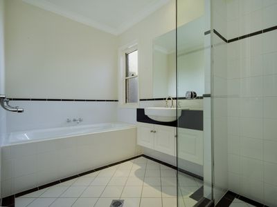 2 / 82 Curzon Street, East Toowoomba