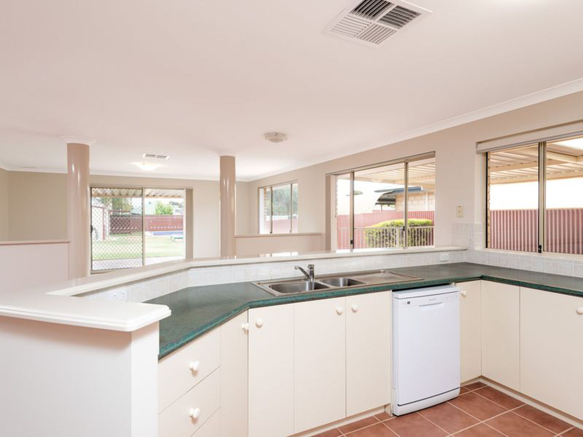 25 Longmore Parade, Broadwood