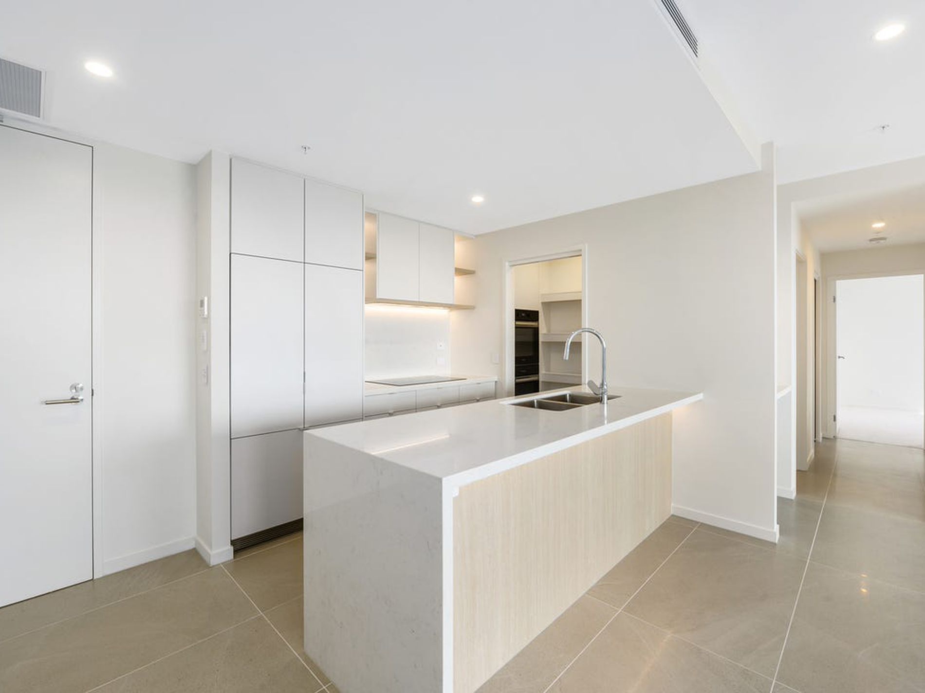 502 / 15 Cannes Avenue, Surfers Paradise