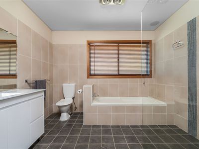 8 Weymouth Road, Lake Tabourie