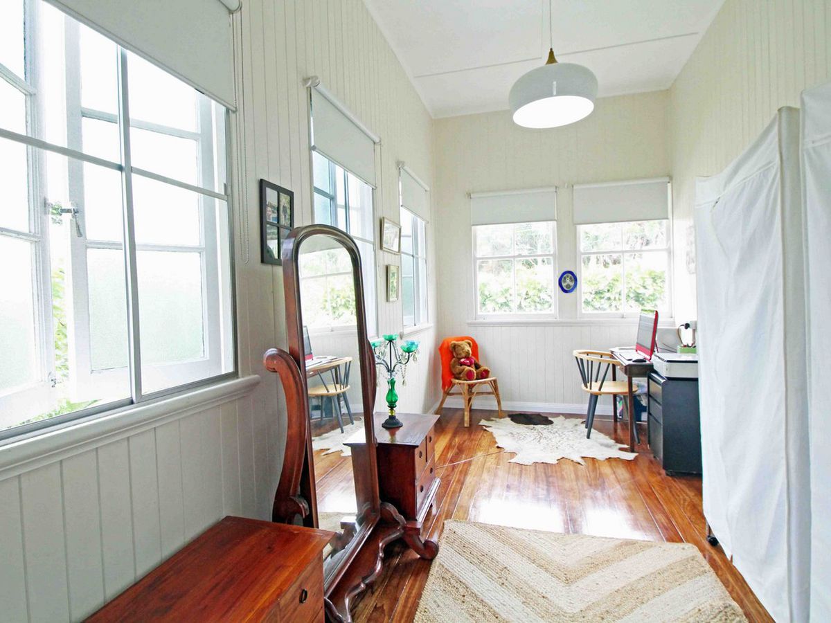 131 ROBERT STREET, Atherton