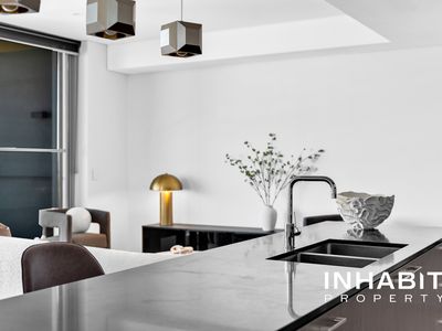 2004 / 105 Stirling Street, Perth