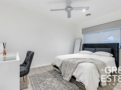 8 Kemsley Green, Cranbourne East