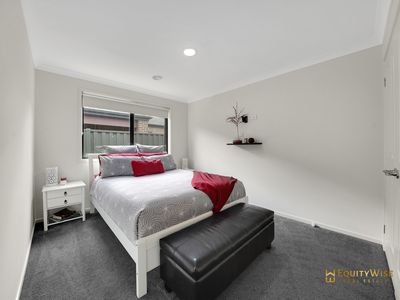 174 Eureka Drive, Manor Lakes