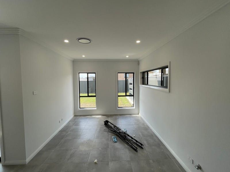 5 Narooma Street, Gregory Hills