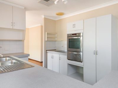 6 Reed Court, Hannans