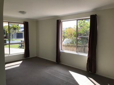 5 Kentia Court, Kawungan