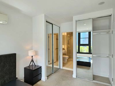 1103 / 628 Flinders Street, Docklands