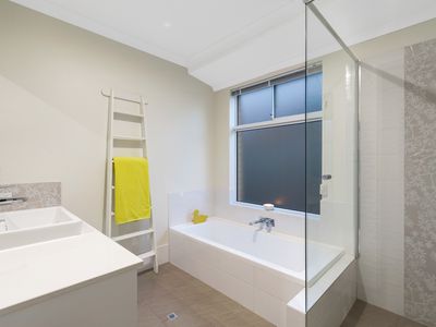 102 Seaside Avenue, Yanchep