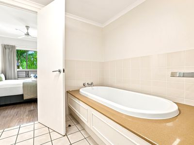 835 / 63 Williams Esplanade, Palm Cove
