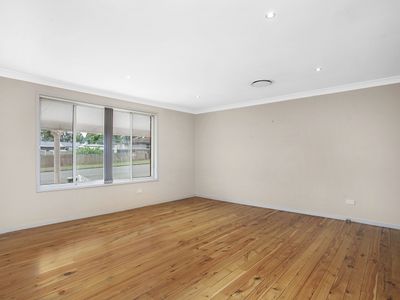 12 Malin Road, Oak Flats