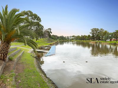 4 / 4 NAVIGATOR STREET, Maribyrnong