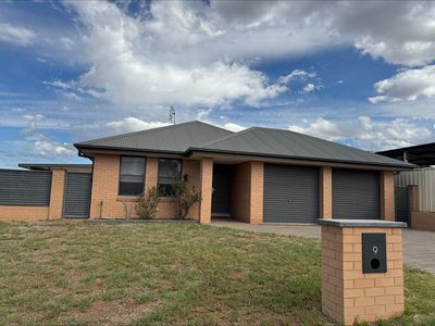 9 Vaucluse Place, Parkes