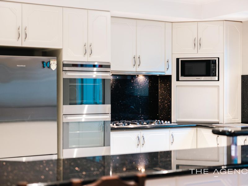 4 Sandford Avenue, Lake Coogee