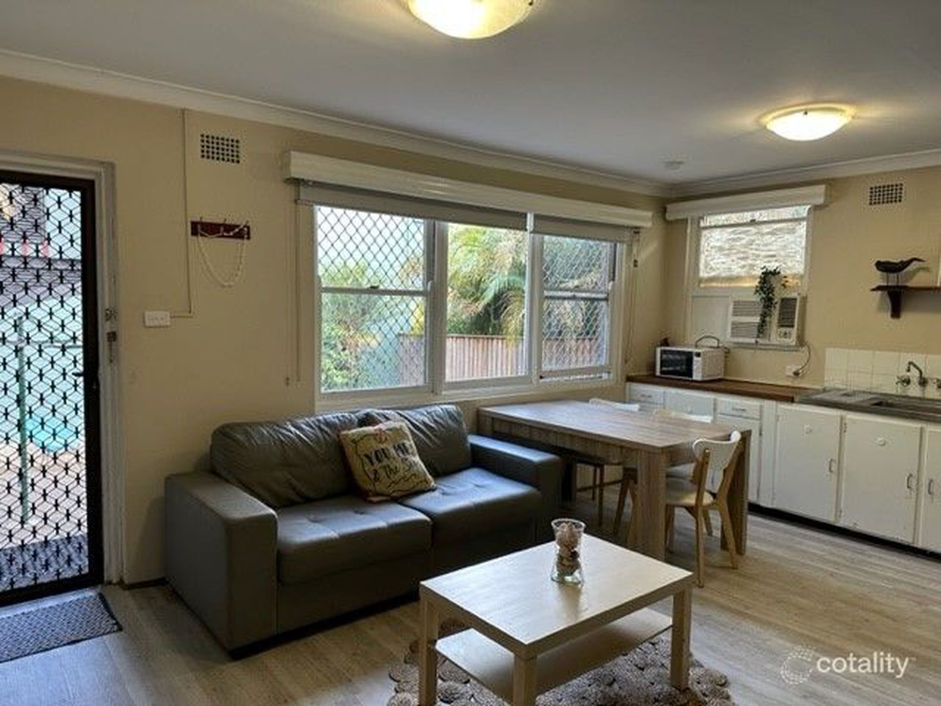 6 / 4 Mosbri Crescent, The Hill