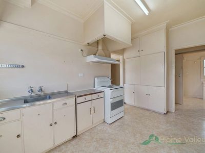 26 Lakeside Avenue, Mount Beauty