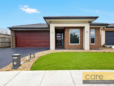 27 Joanne Way, Officer