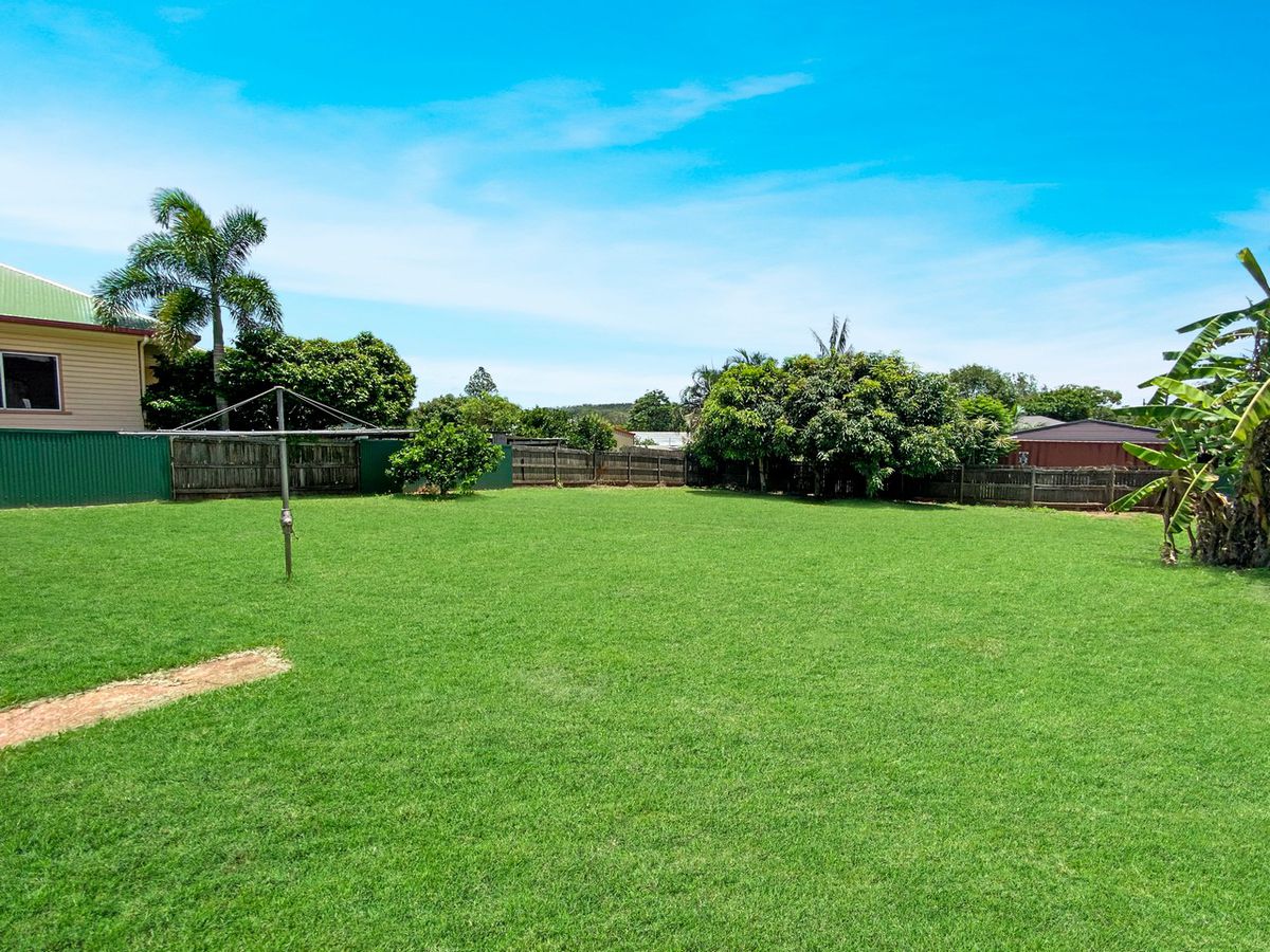 74 Planet Avenue, Atherton