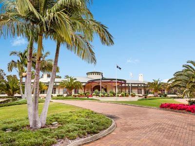 8 Brushwood Drive, Parkwood