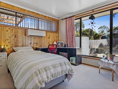 36 Cray Point Parade, Eggs And Bacon Bay