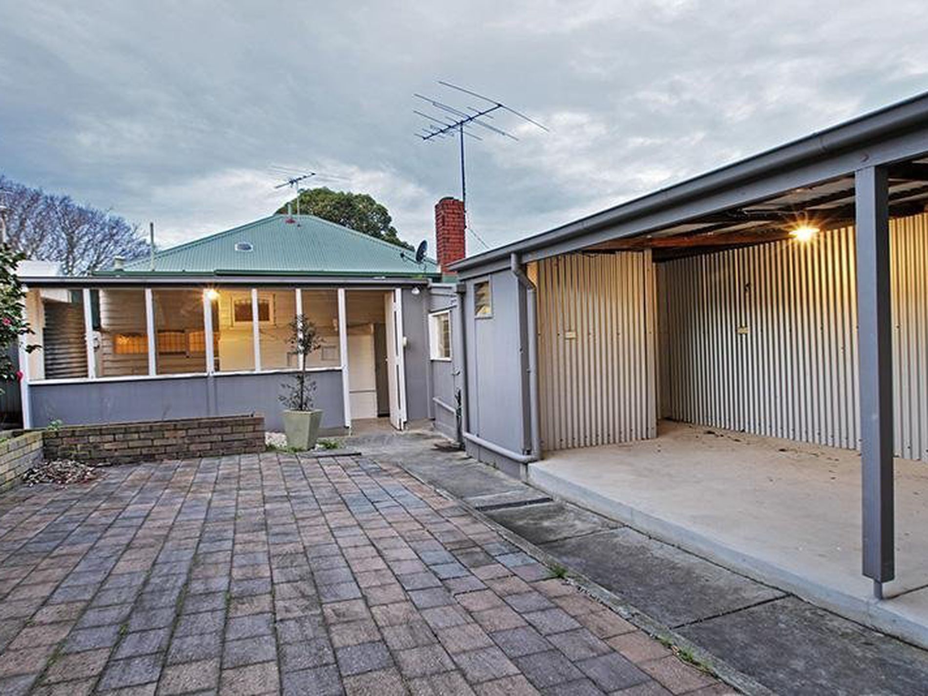 8 Bourke Crescent, Geelong