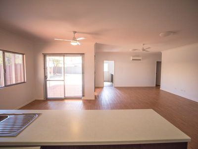 10 Homestead Ramble, Newman