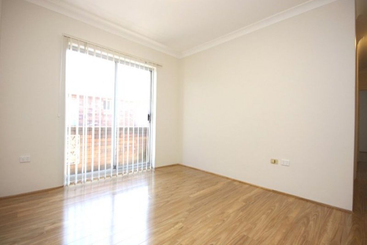 6 / 2 Macintosh Street, Mascot