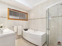 45 Gippsland Drive, Helensvale