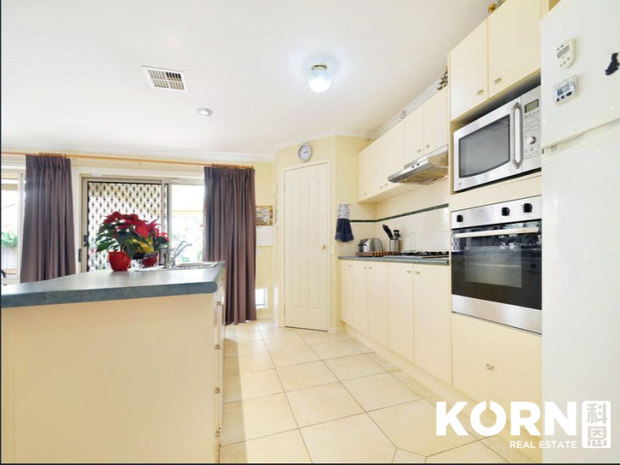 8 Rockingham Drive, Lightsview