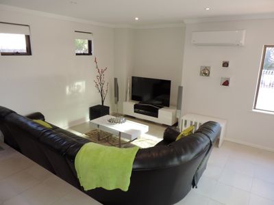 58 Banks, Hillarys