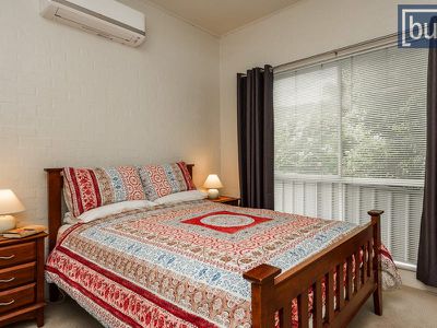 4 Maynet Pl, West Albury