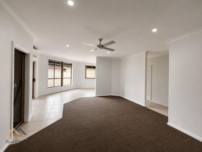 2 / 10 Robina Grove, Forster