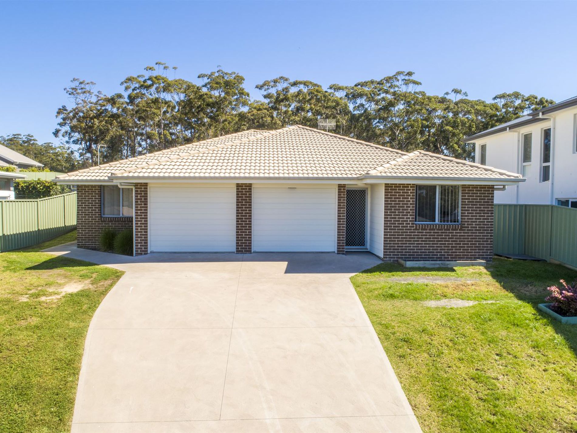 35 & 35a Gemini Way, Narrawallee