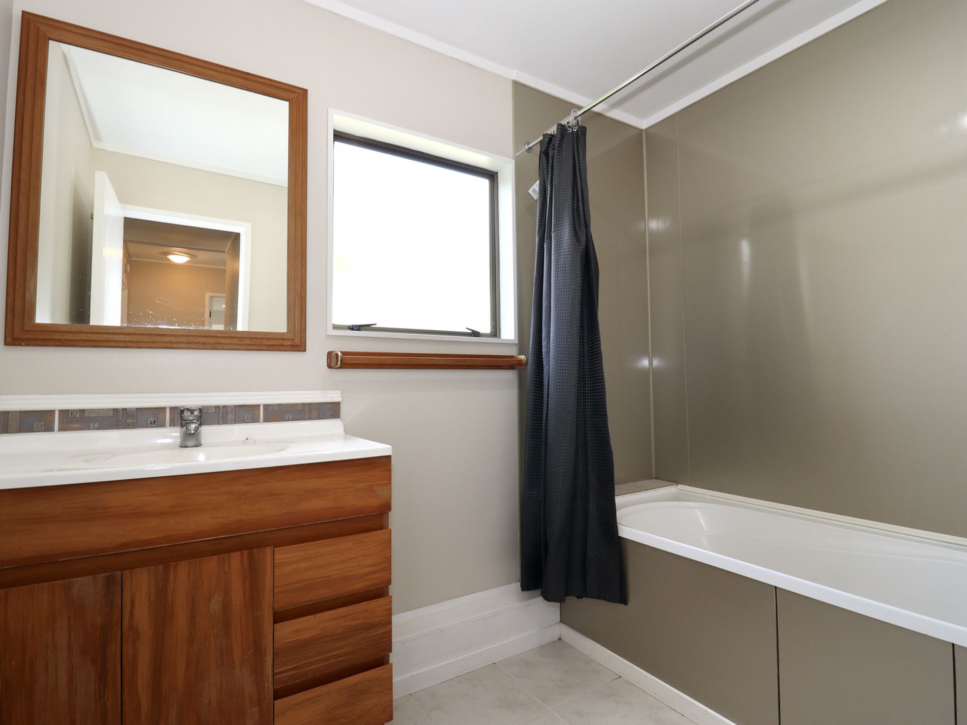 1 / 5 Rosca lane, Sunnyhills