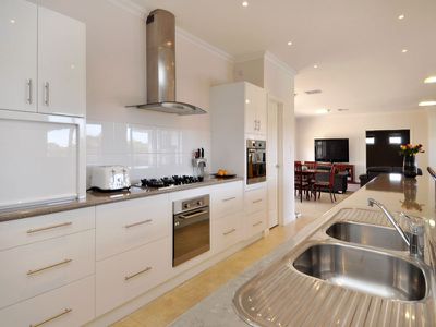 2 Pirring Way, Hannans