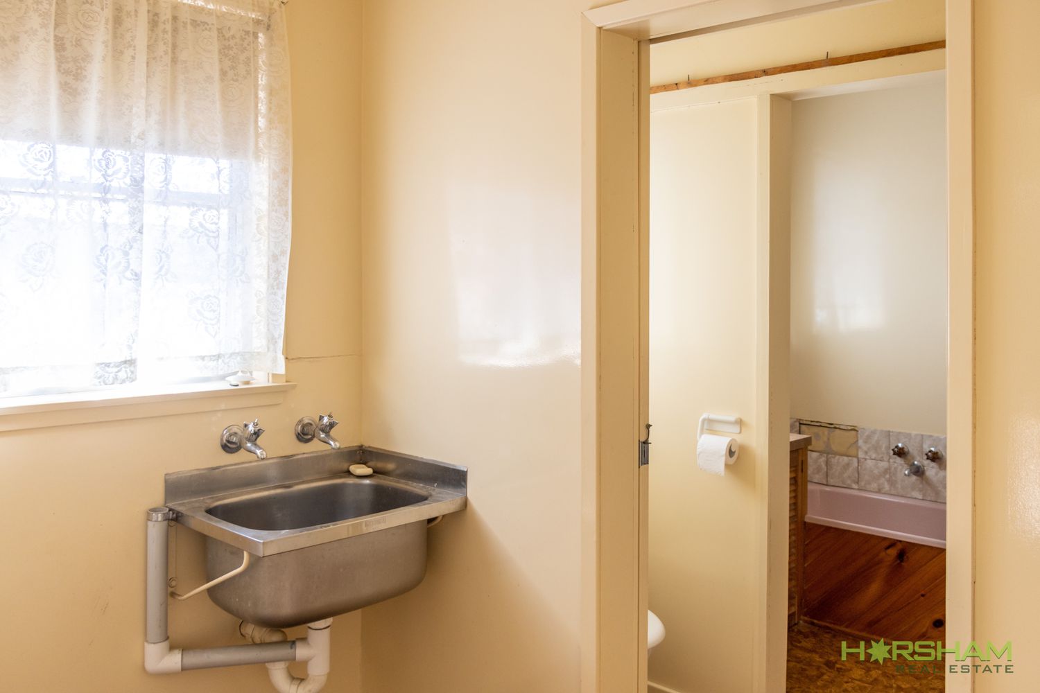 6 Twycross Court, Horsham