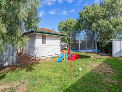 11 Charinga Drive, Werribee