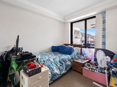 1 / 136 Marine Parade, Southport