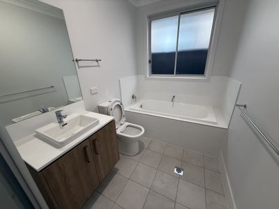 8 Driftway Street, Austral