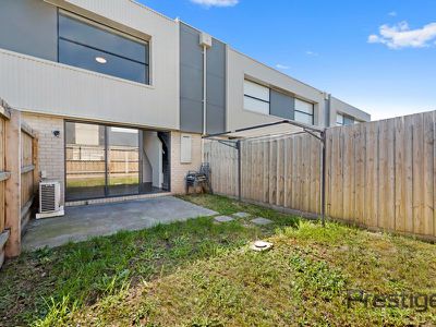 4 Modena Place, Cranbourne West