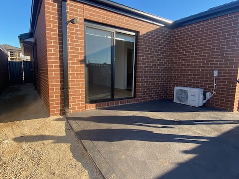 81 Madeira Dr, Truganina