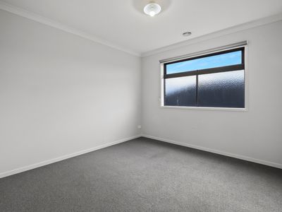 33 Burford Way, Cranbourne North