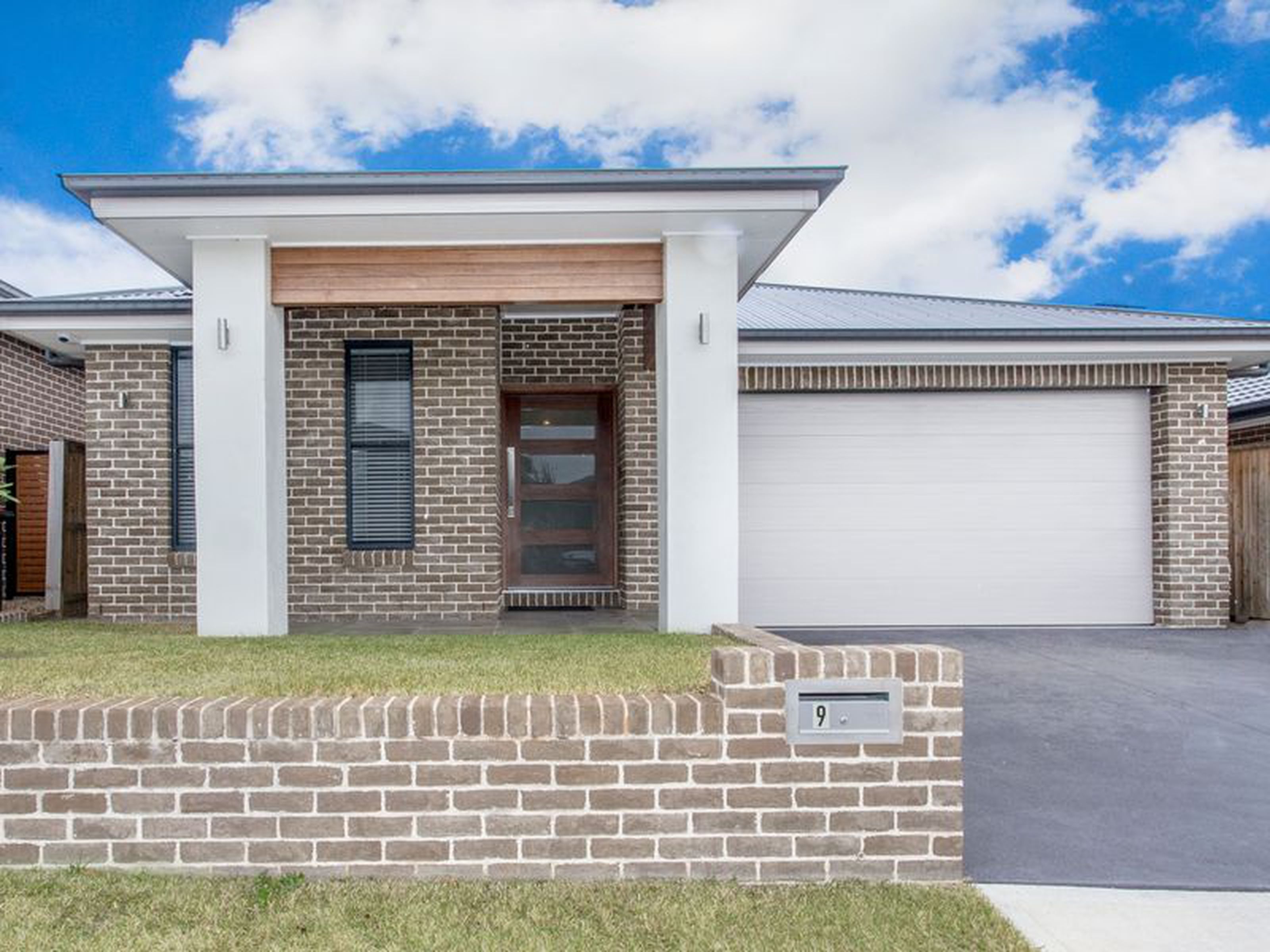 9 James Riley Drive, GLENMORE PARK