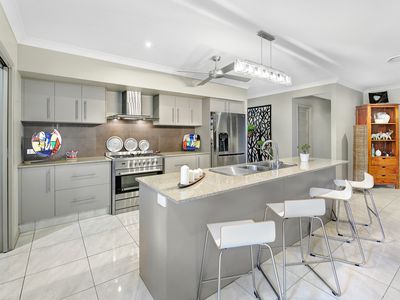 28 Iridium Drive, Hope Island