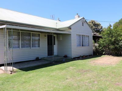48 Oak St, Seymour