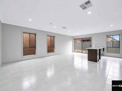 8 Sandygate Circuit, Strathtulloh