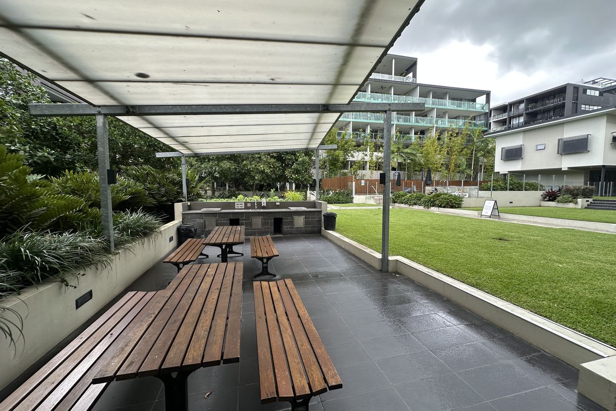 8406 / 55 Forbes Street, West End