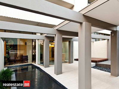 10W / 16 Kings Park Avenue, Crawley
